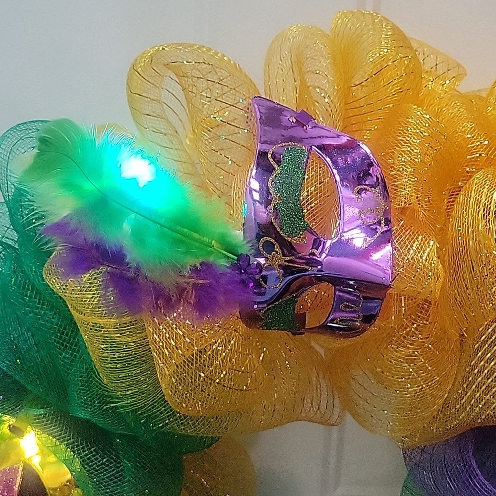 Mardi Gras wreath with lights Purple. Green Gold large wreath Handmade NWOT new - Picture 5 of 6